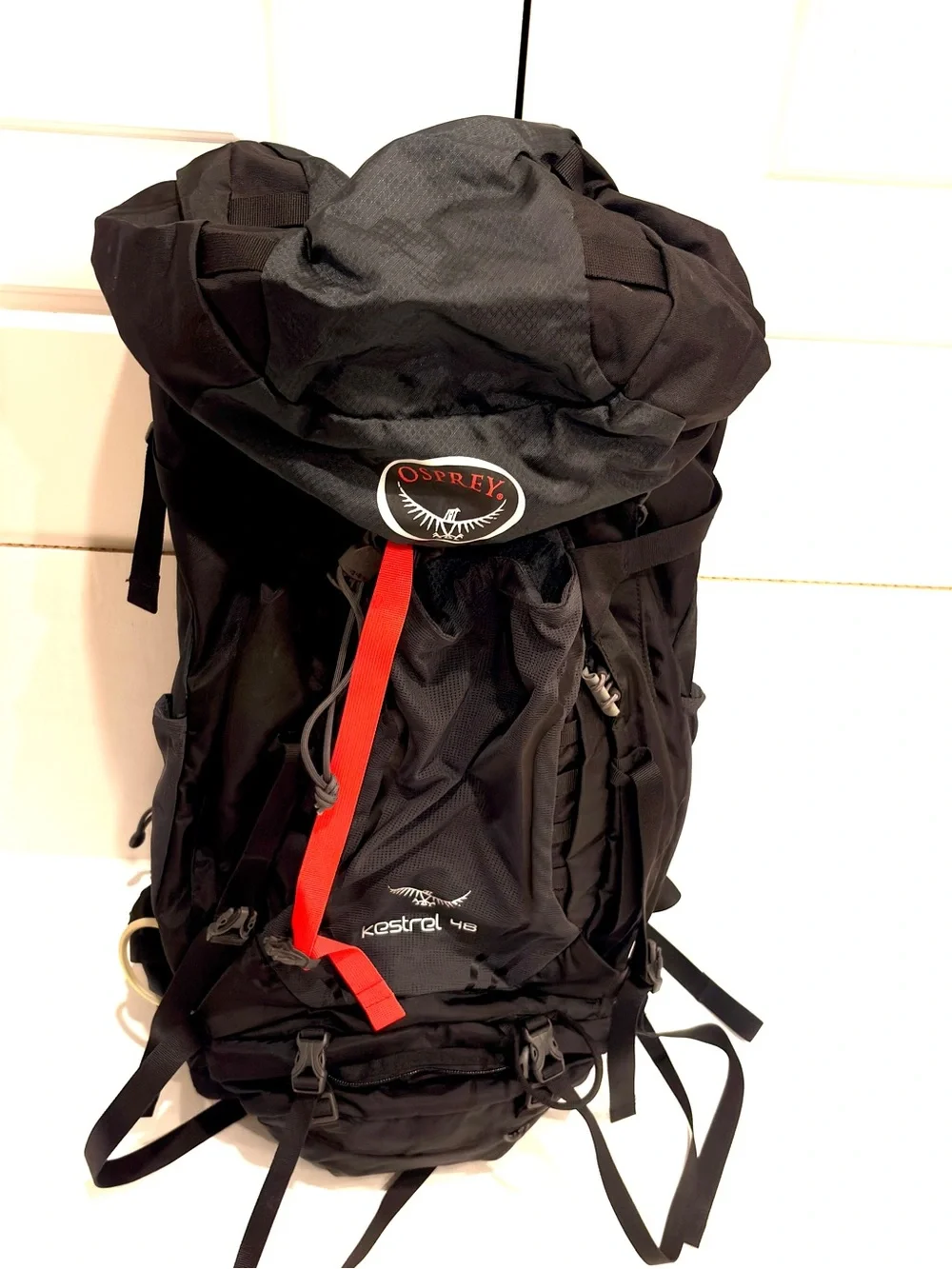 Osprey Kestrel 48 Black Men's Hiking Backpack M/L like new